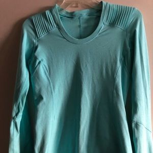 GUC LULULEMON LONG SLEEVE